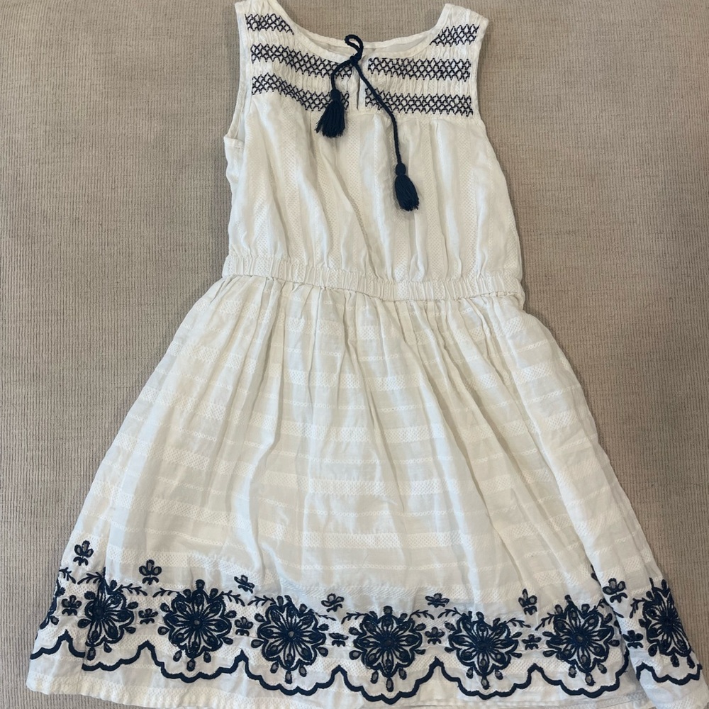 Artisan Ny White and Navy Embroidered Kids Dress - Size 7